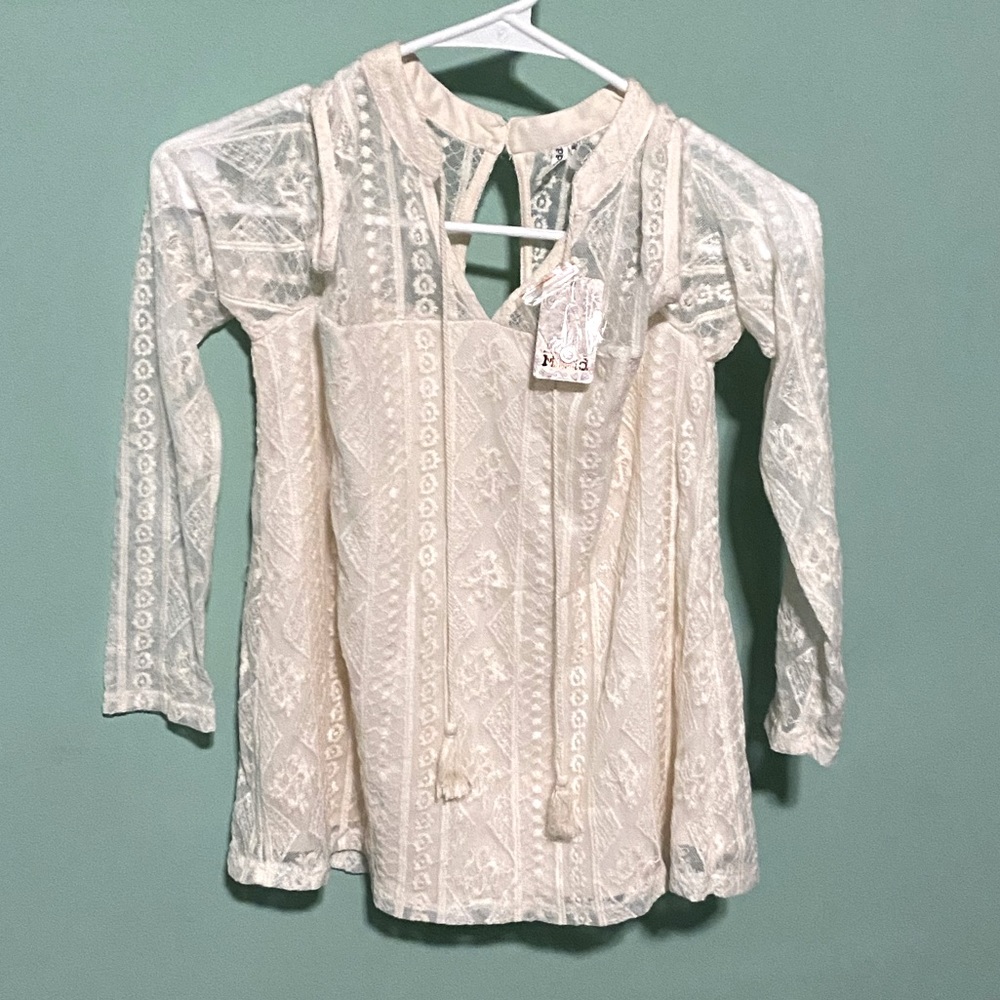 NWT Mudd Embroidered Lace Cold Shoulder Top